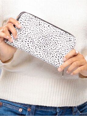 Thirty-One All About the Benjamins Wallet - Dainty Speckles Pebble